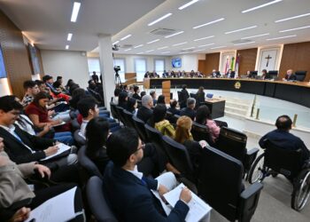 TCE-AM transfere julgamento das contas de David Almeida para dezembro